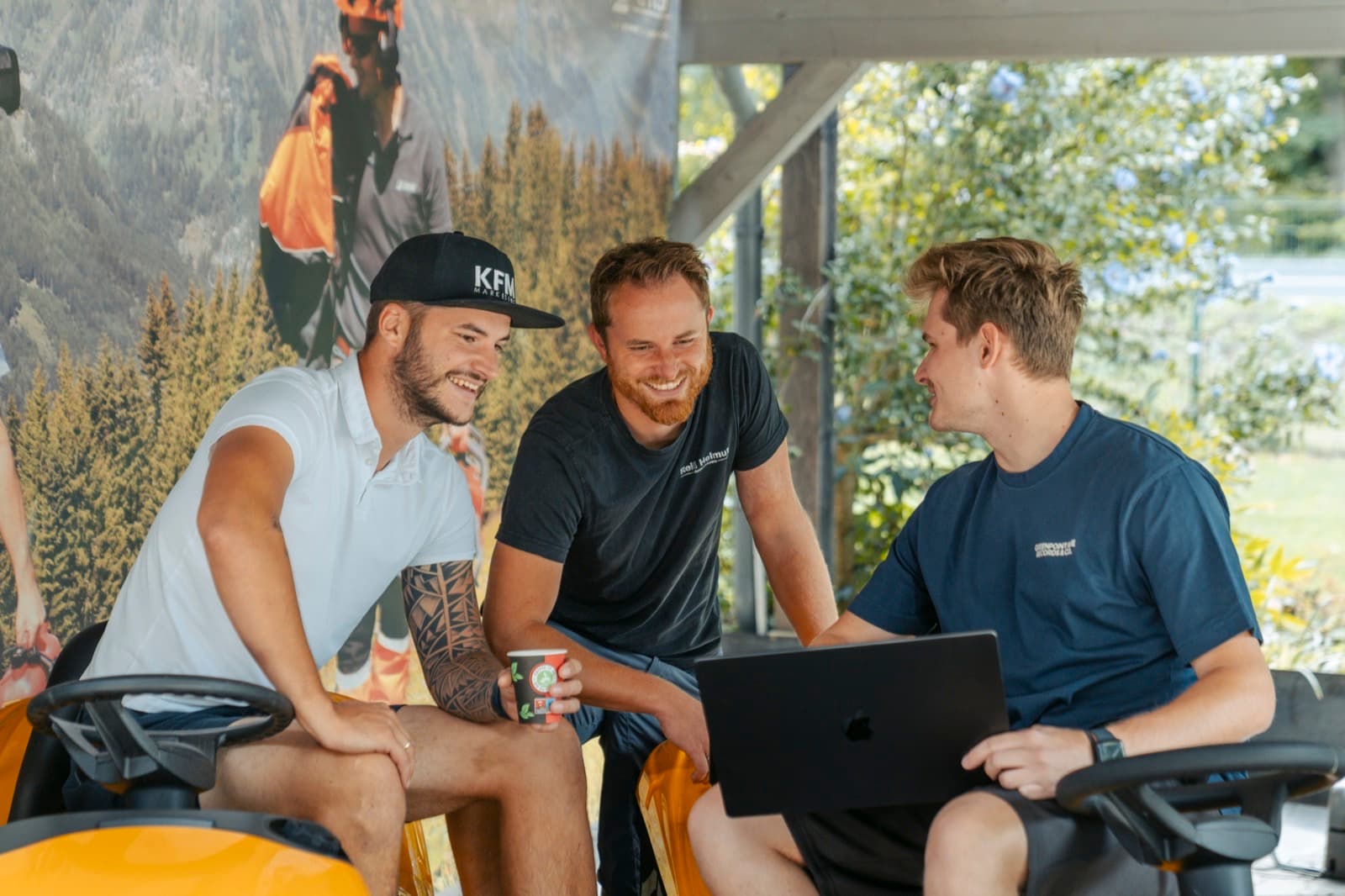Florian & Maximilian bei der Kampagnen-Auswertung